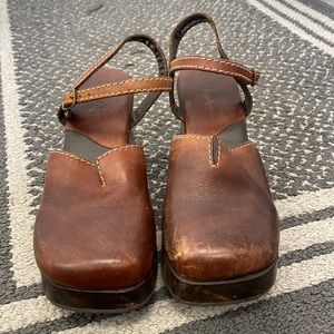 MIA platform clogs